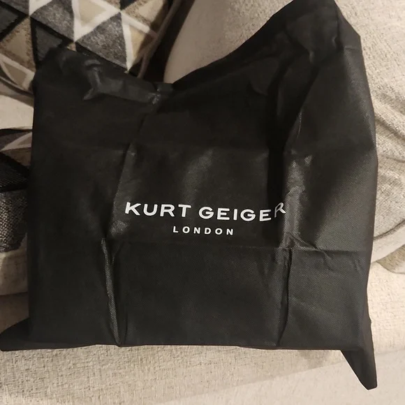 XXL Kensington Soft Quilted Leather Shoulder Bag Authentic - Picture 15 of 15